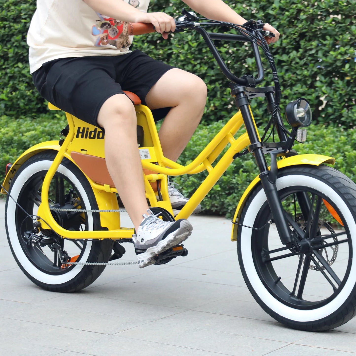 E-bike 700W Motor 48V17AH Lithium Battery Off-road Fat Tire .