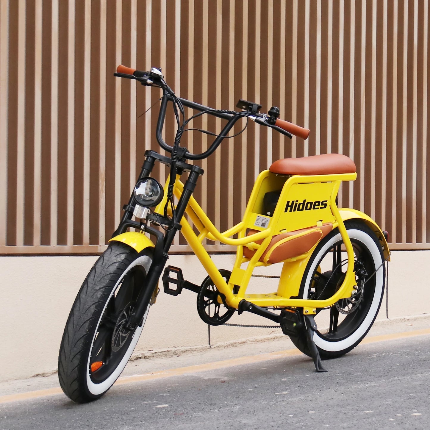 E-bike 700W Motor 48V17AH Lithium Battery Off-road Fat Tire .
