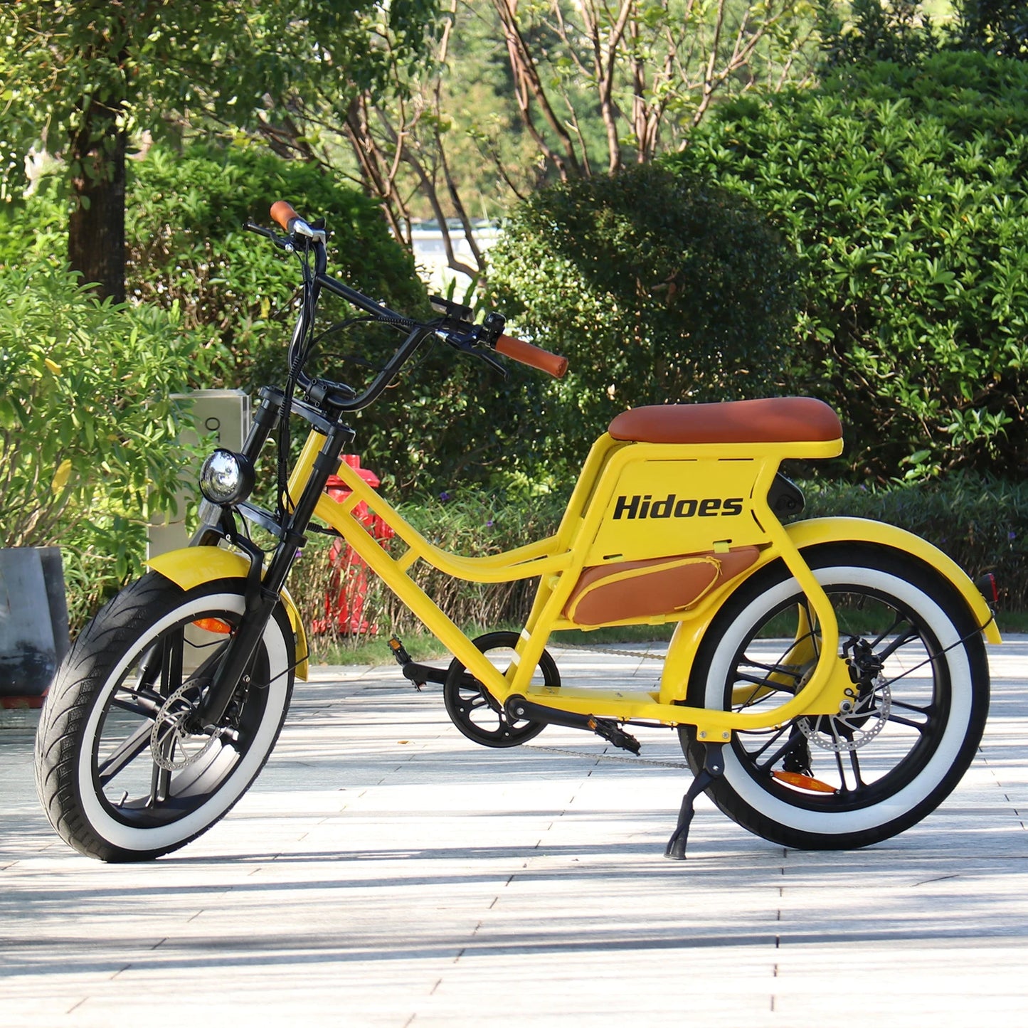 E-bike 700W Motor 48V17AH Lithium Battery Off-road Fat Tire .
