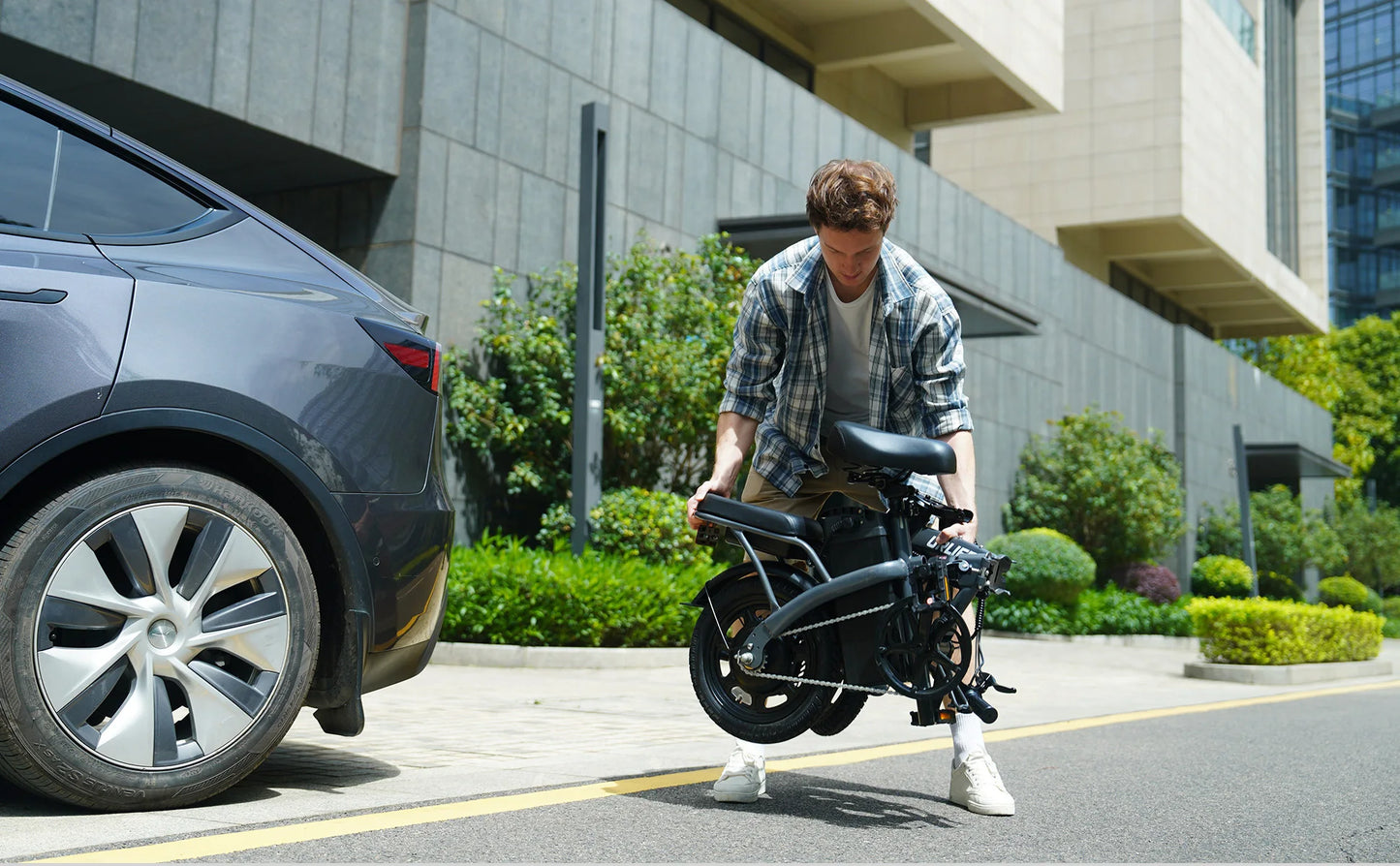 14 Inch Folding E-Bike 500W Power Removable & Fast Charge 40 Miles , Hydraulic Front Suspension .