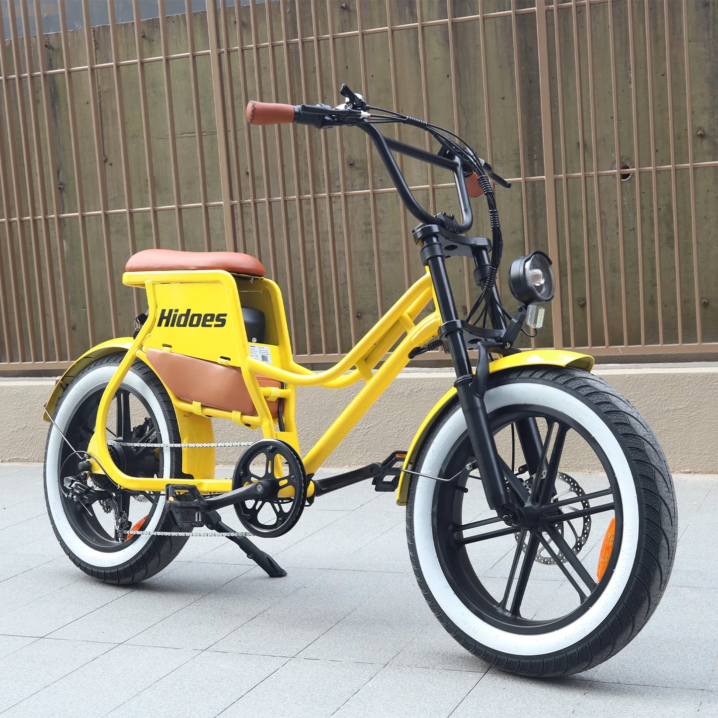 E-bike 700W Motor 48V17AH Lithium Battery Off-road Fat Tire .