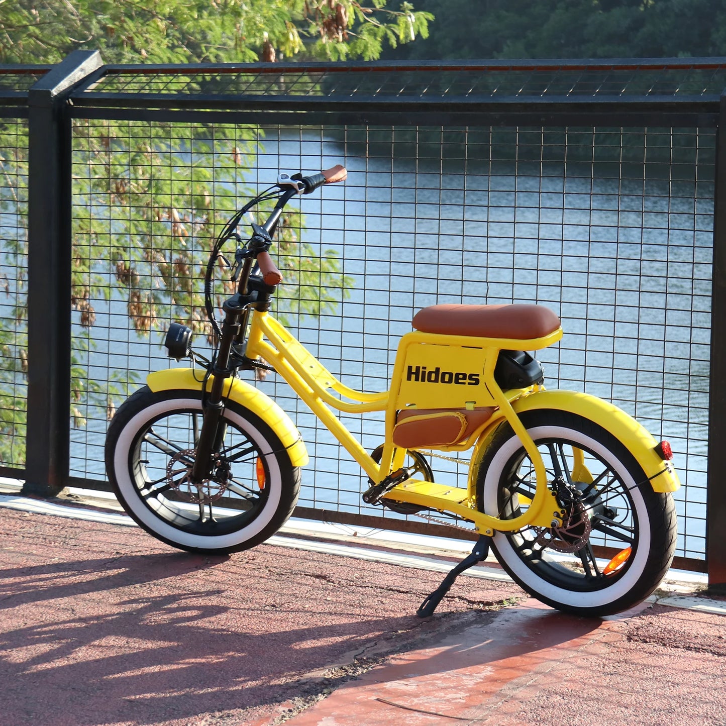 E-bike 700W Motor 48V17AH Lithium Battery Off-road Fat Tire .